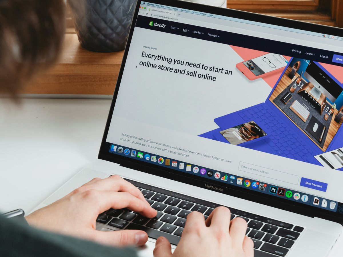 Building a store on Shopify on a laptop